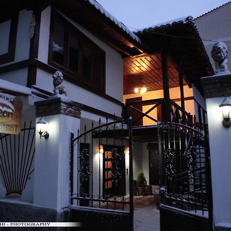 Guest House Bujtina Leon Κορυτσά Εξωτερικό φωτογραφία