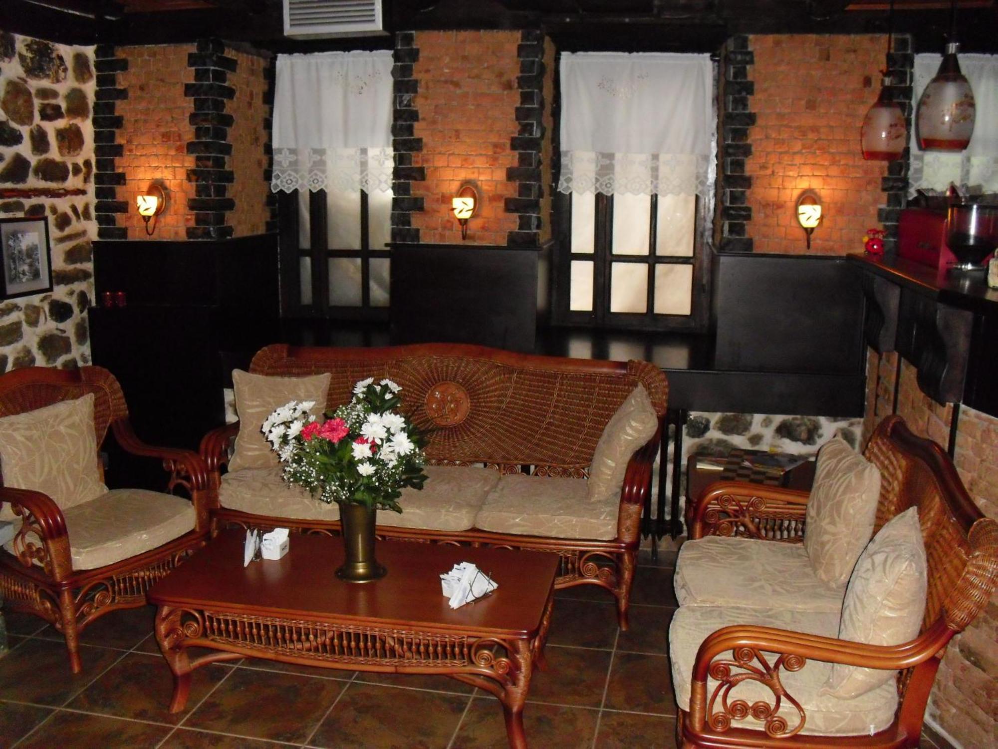 Guest House Bujtina Leon Κορυτσά Εξωτερικό φωτογραφία