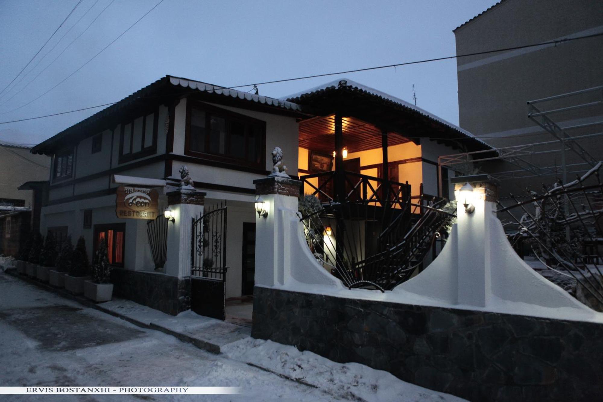 Guest House Bujtina Leon Κορυτσά Εξωτερικό φωτογραφία