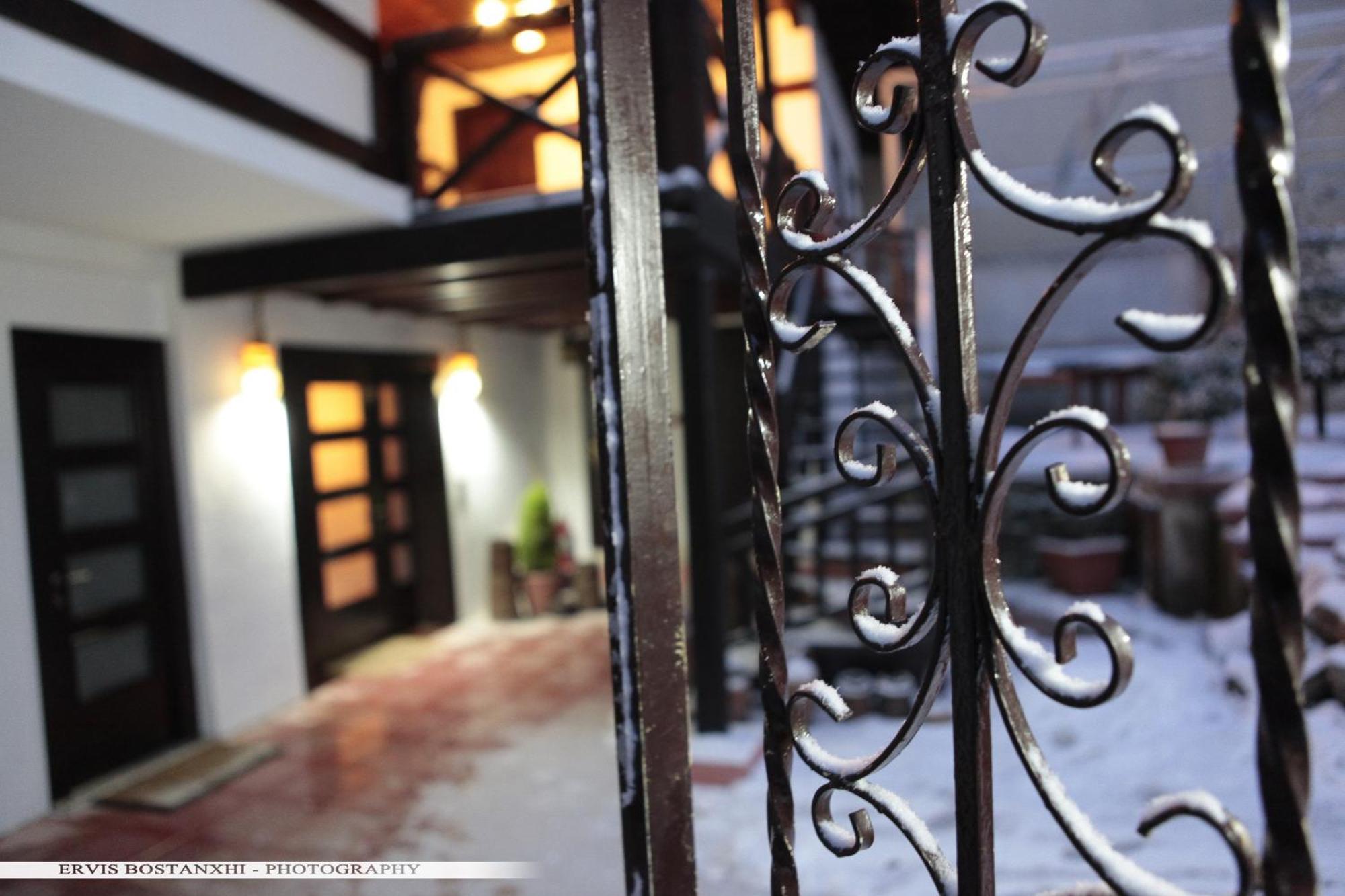 Guest House Bujtina Leon Κορυτσά Εξωτερικό φωτογραφία