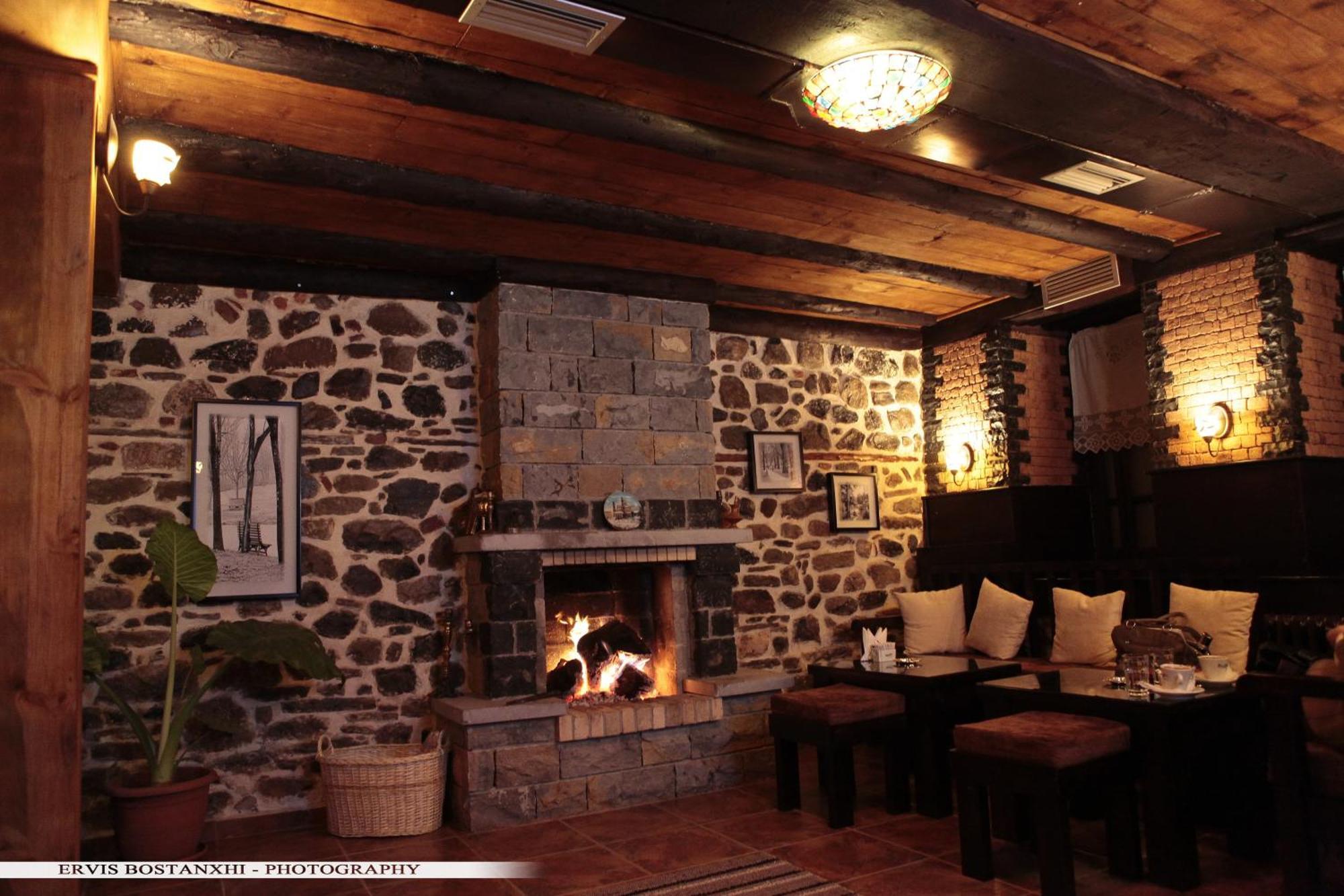 Guest House Bujtina Leon Κορυτσά Εξωτερικό φωτογραφία