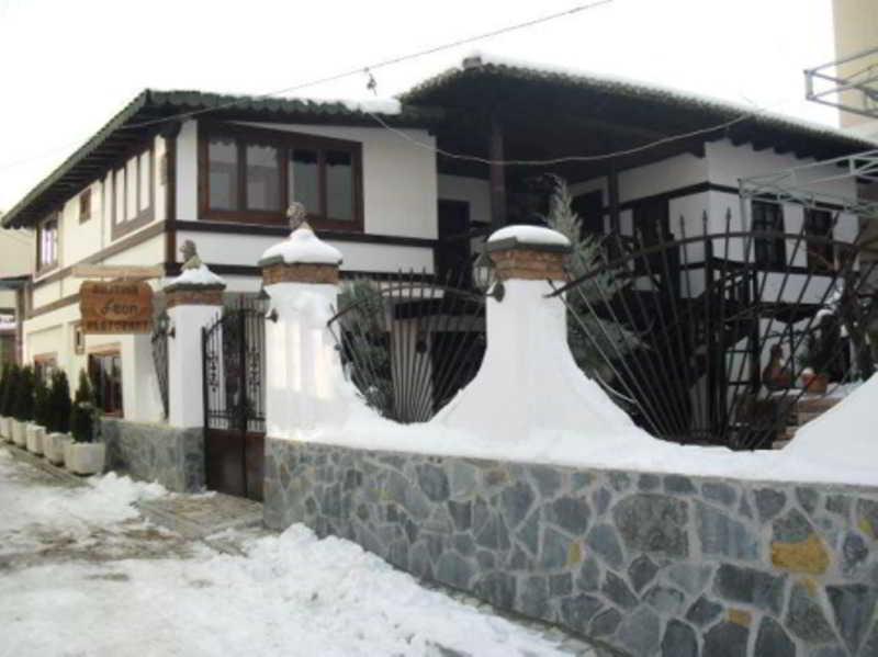 Guest House Bujtina Leon Κορυτσά Εξωτερικό φωτογραφία