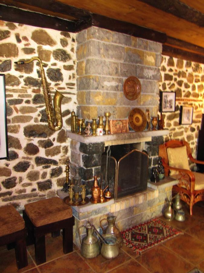Guest House Bujtina Leon Κορυτσά Εξωτερικό φωτογραφία