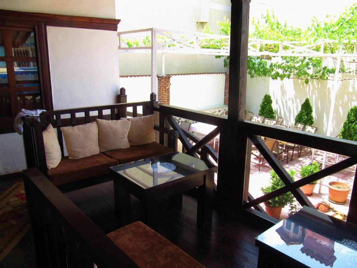 Guest House Bujtina Leon Κορυτσά Εξωτερικό φωτογραφία